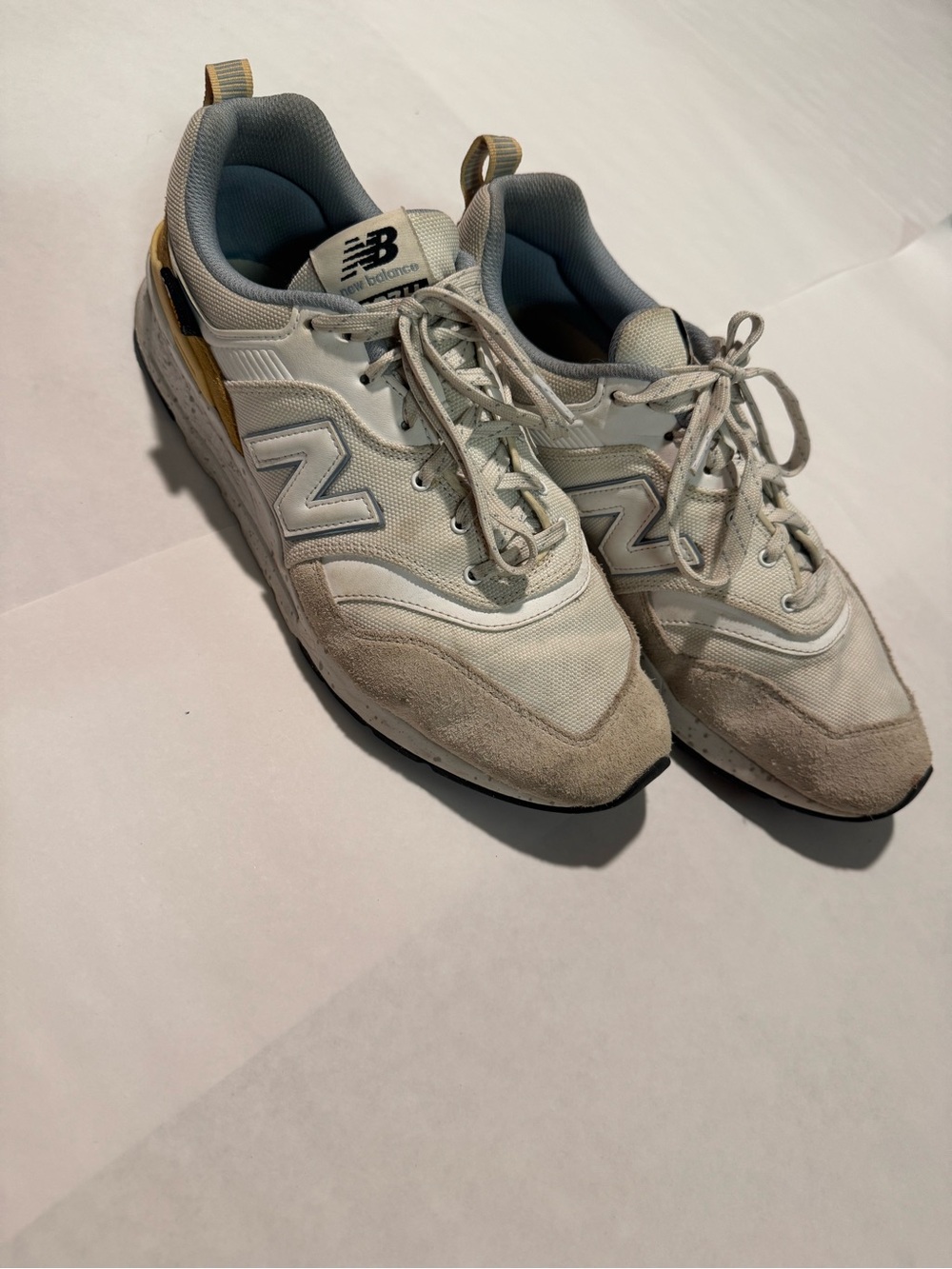 New Balance Men's Cream, Gray & Gold Retro Sneakers